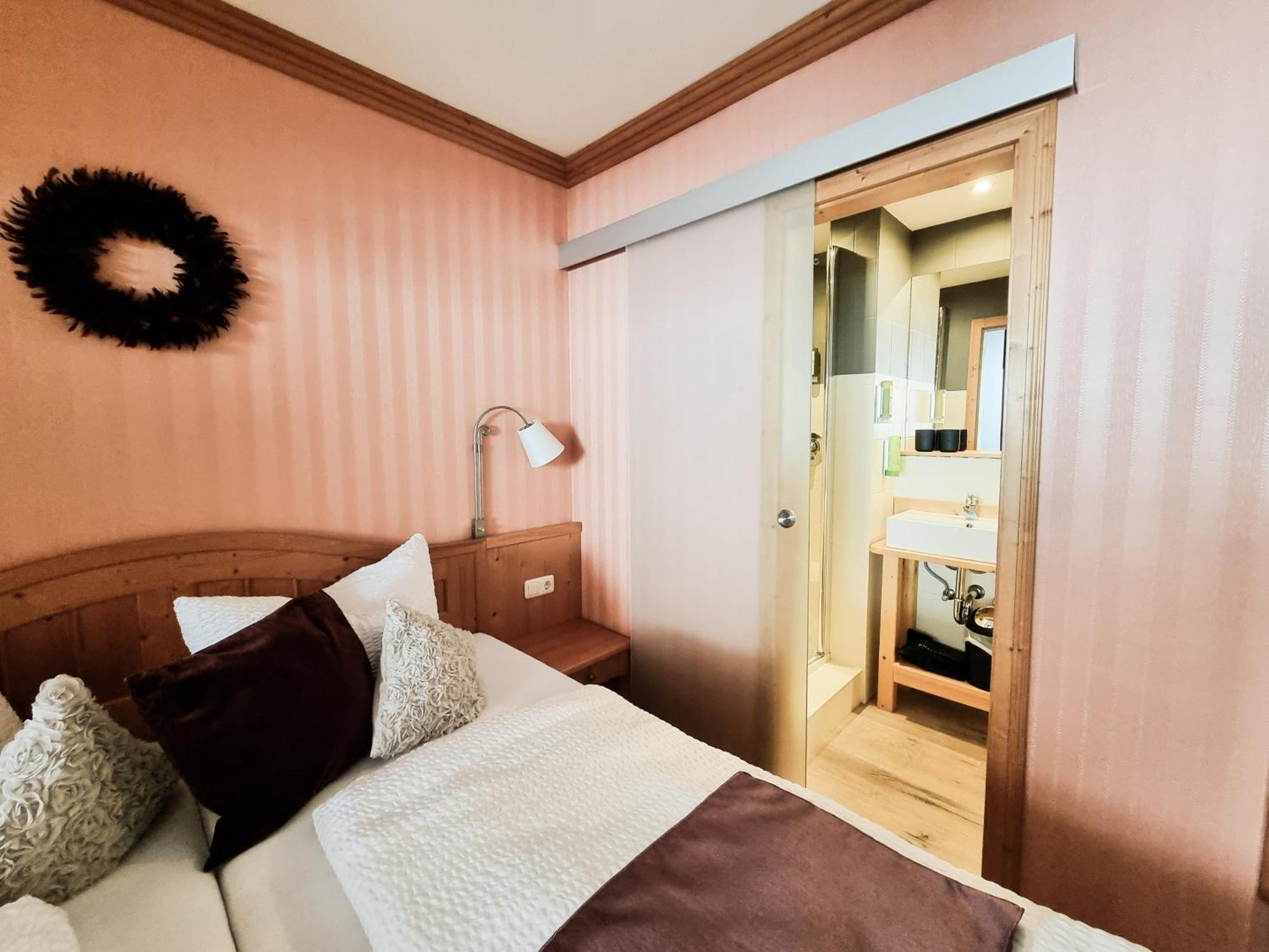 Hotel Talblick- Boutique B&b-pension-gaestehaus (adults Only) Brotterode